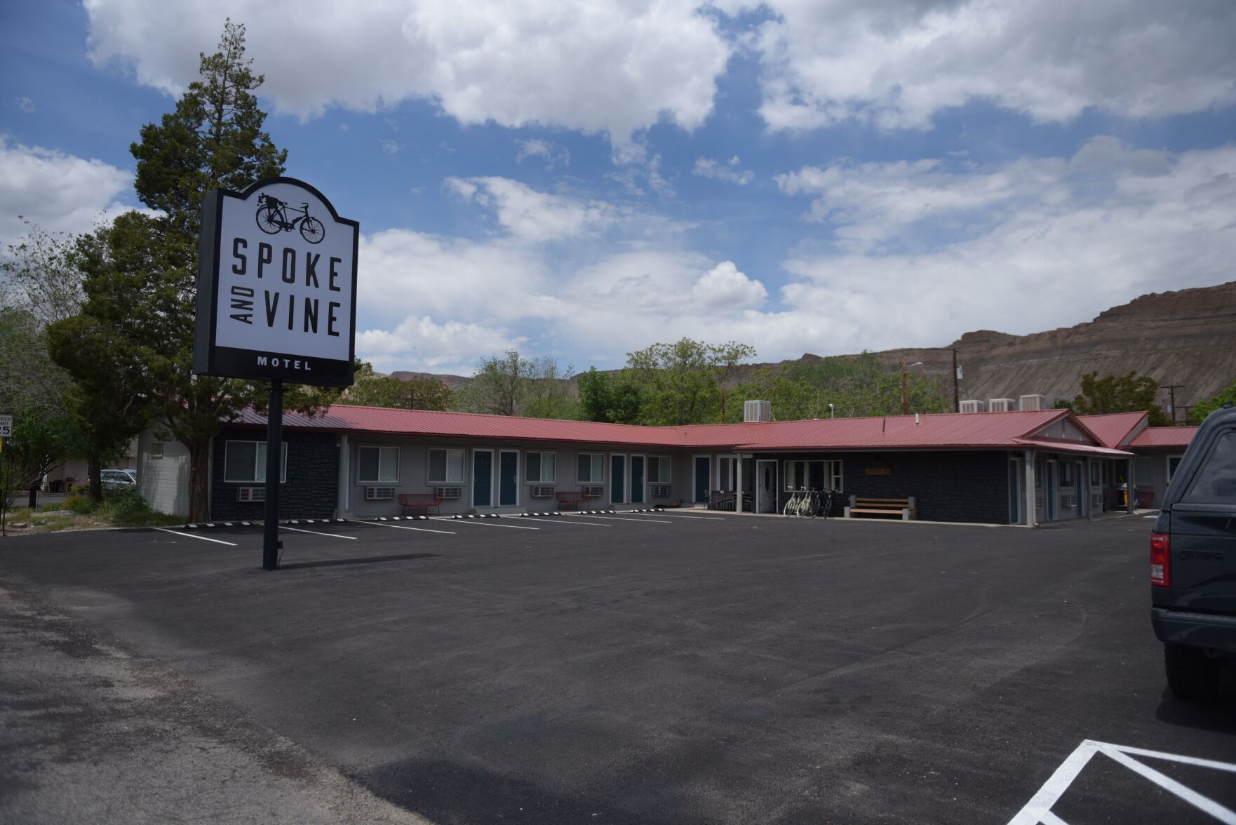 Parlé and Vine Motel
